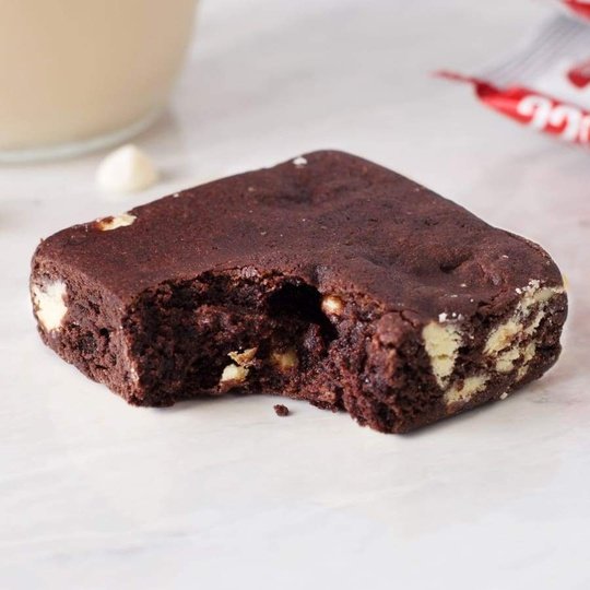 Eat Me Guilt Free High Protein Brownie - Tuxedo